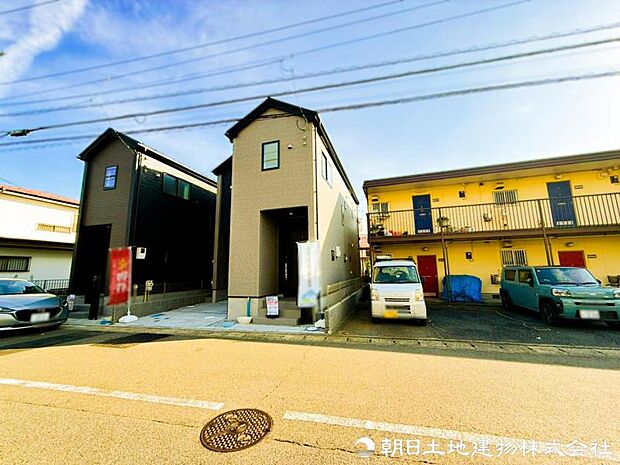 【外観写真】彩られた街区に現出する建物は、ここに住まう方々へ余すこと無く太陽の恵みを届けられるように計画・設計されております。