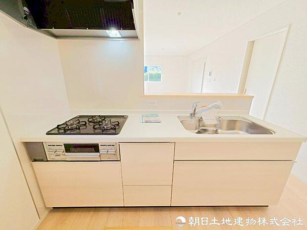 【キッチン】ストックしている小袋や調味料などもしっかり入る引き出しタイプ収納は使い勝手が良好です