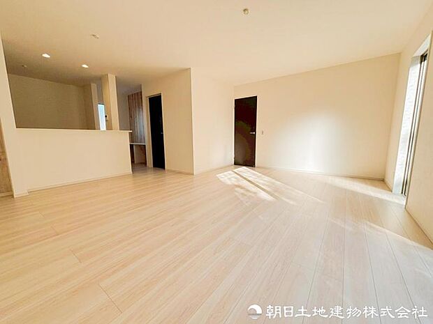 【リビング】上質な時間を育む暮らしのメインステージ。寛ぎとコミュニケーションを育む居心地のよい場所。