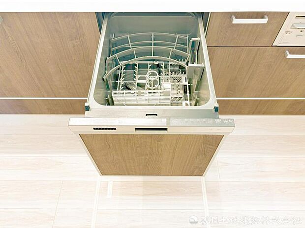 【食洗機】お食事後の面倒な片付けも食洗器でスムーズに片づけることが出来て家族の時間も確保出来ます。