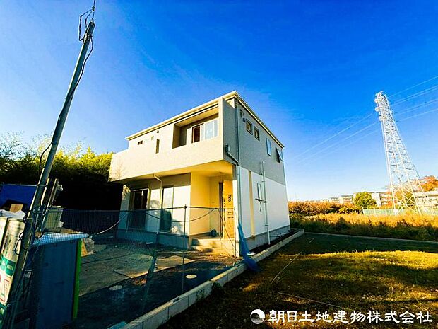 【現地写真】物件の陽当りや通風・仕様設備やお部屋の大きさの比較、近隣・周辺環境や街並みなど、資料には掲載していない情報が現地にはたくさんあります。