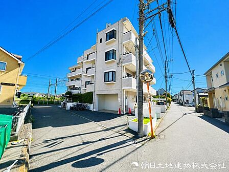 【外観写真】 存在感がありながらも落ち着きを感じさせる外観。住まう方の誇りとなる住まいです。