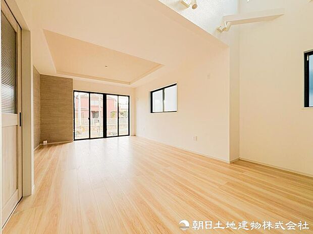 【全体写真】陽当りや通風・仕様設備やお部屋の大きさの比較、近隣・周辺環境や街並みなど、資料には掲載していない情報が現地にはたくさんあります。
