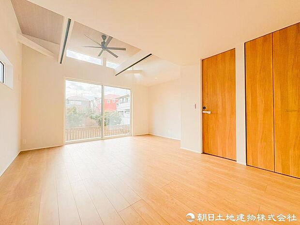 【リビング】ここに住むからこそ意味がある。そんな特別感に浸りながら、毎日を愉しんでいただきたいです。