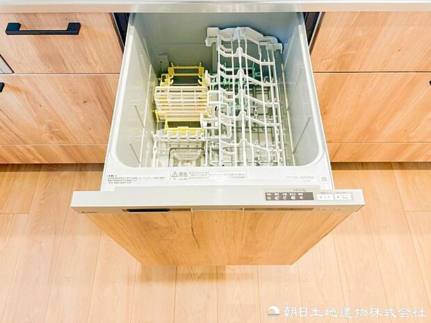【食洗機】お食事後の面倒な片付けも食洗器でスムーズに片づけることが出来て家族の時間も確保出来ます。