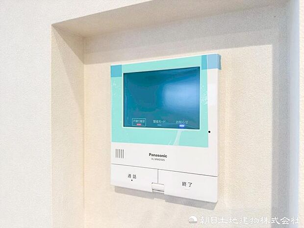 【インターホン】奥様やお子様だけでご在宅が多い方への必需品!突然の来訪も天候や時間帯に関係なく鮮明な画像で確認することが出来ます。