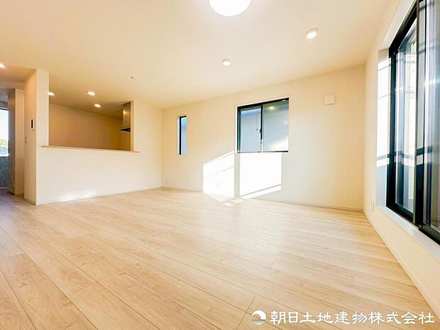 【リビング】上質な時間を育む暮らしのメインステージ。寛ぎとコミュニケーションを育む居心地のよい場所。