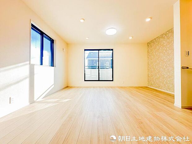 【リビング】太陽に愛された邸は、陽当り・通風に優れた魅力的で快適さを追求した邸宅でした。