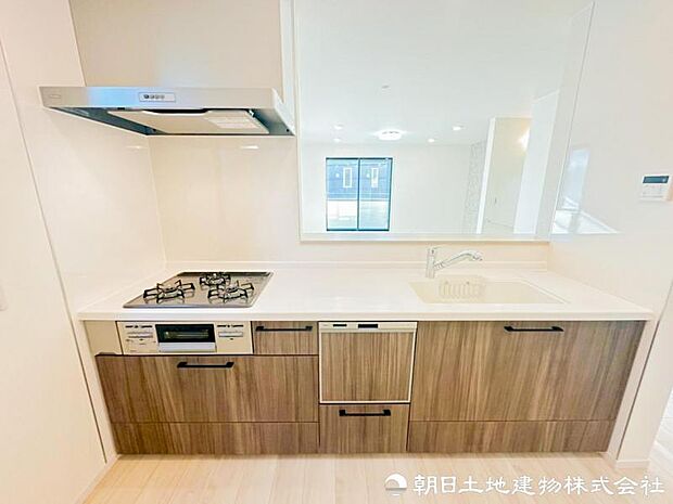 【キッチン】ストックしている小袋や調味料などもしっかり入る引き出しタイプ収納は使い勝手が良好です