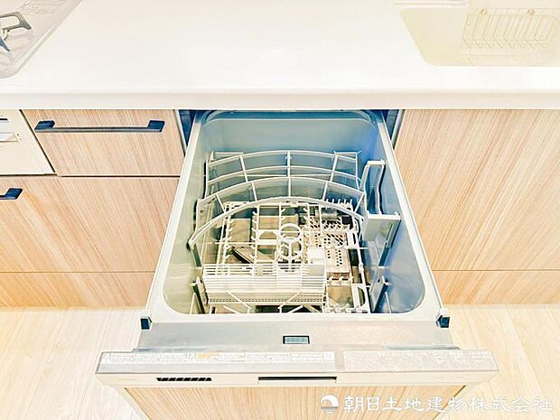【食洗機】お食事後の面倒な片付けも食洗器でスムーズに片づけることが出来て家族の時間も確保出来ます。