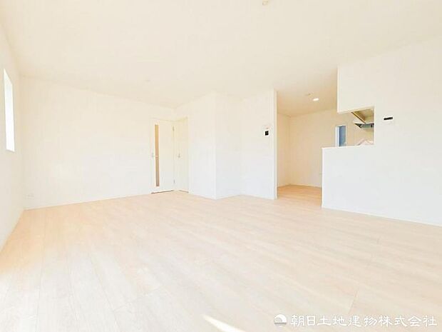 【外観写真】爽やかな青空の下に贅沢なほどに降り注ぐ陽光、豊かな居住性と、クオリティが見事に調和した住空間は、住まうことの喜びを感じさせてくれます。