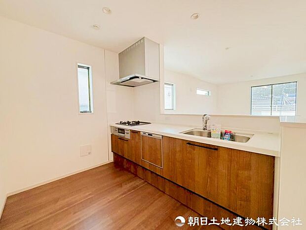 【キッチン】ストックしている小袋や調味料などもしっかり入る引き出しタイプ収納は使い勝手が良好です