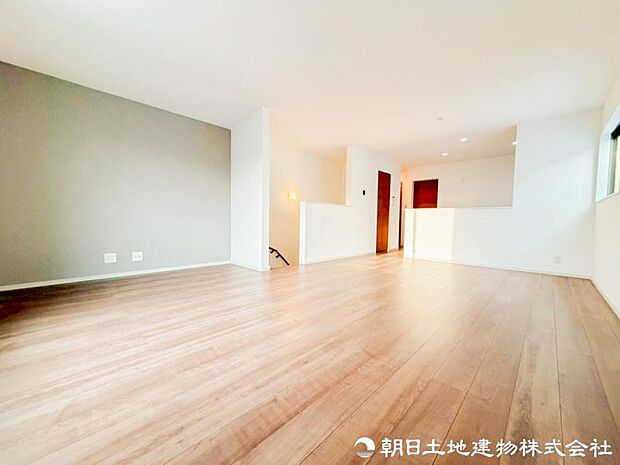 【リビング】上質な時間を育む暮らしのメインステージ。寛ぎとコミュニケーションを育む居心地のよい場所。