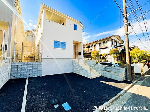 【外観写真】駐車スペースにはお車だけではなくご家族様の自転車なども置くことが可能です