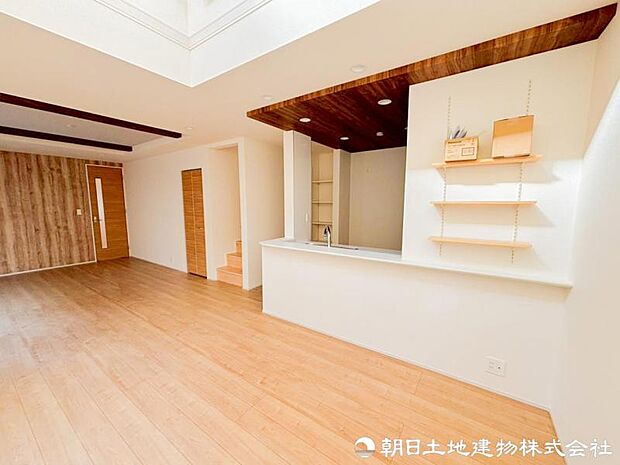 【リビング】ここに住むからこそ意味がある。そんな特別感に浸りながら、毎日を愉しんでいただきたいです。