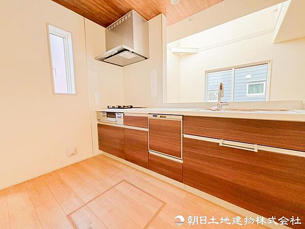 【キッチン】ストックしている小袋や調味料などもしっかり入る引き出しタイプ収納は使い勝手が良好です