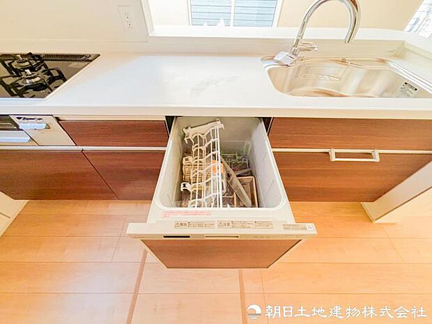 【食洗機】お食事後の面倒な片付けも食洗器でスムーズに片づけることが出来て家族の時間も確保出来ます。