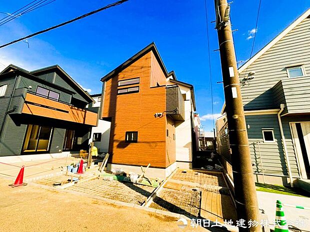 【外観写真】毎日のお散歩も快適な緑に恵まれたエリアは伸び伸びスローライフを叶えてくれます。自然豊富な季節の移ろいを身近に感じられる環境でストレスフリーな生活をお送りください。