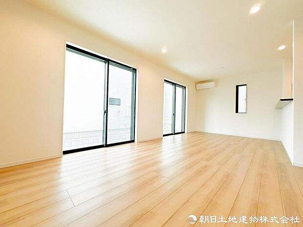【リビング】ここに住むからこそ意味がある。そんな特別感に浸りながら、毎日を愉しんでいただきたいです。