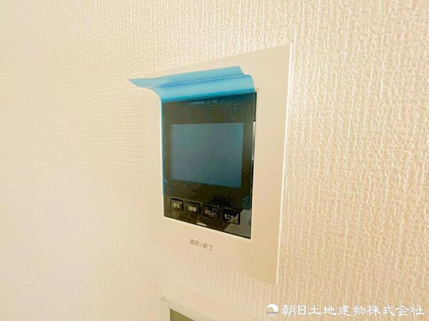 【インターホン】奥様やお子様だけでご在宅が多い方への必需品！突然の来訪も天候や時間帯に関係なく鮮明な画像で確認することが出来ます。