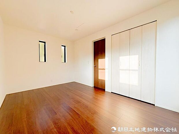 【洋室】 お子様の成長を見据えた洋室。机やベッドを自由に配置でき、プライバシーにも配慮。小さな自立心を育む空間としてご活用いただけます。