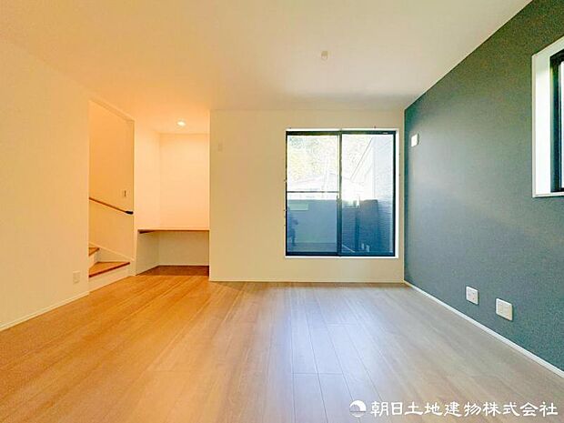 【リビング】 家族の成長やライフスタイルの変化にも対応できる、余白を感じるリビング空間です。