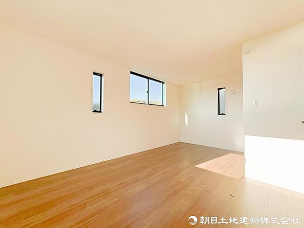 【洋室】 家具の配置がしやすい整った形状の洋室。ベッドやデスクも無理なくレイアウトでき、寝室はもちろん趣味部屋や書斎としても使える十分な広さを確保しています。