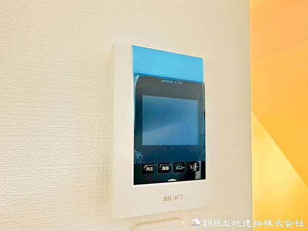 【インターホン】奥様やお子様だけでご在宅が多い方への必需品!突然の来訪も天候や時間帯に関係なく鮮明な画像で確認することが出来ます。