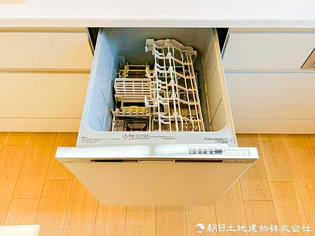 【食洗機】お食事後の面倒な片付けも食洗器でスムーズに片づけることが出来て家族の時間も確保出来ます。