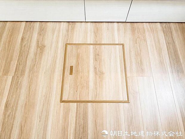 【床下収納】日用品や非常食をすっきり収納、生活感を隠しながら空間を有効活用できる便利な床下収納付き住まい
