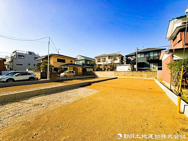 【現地写真】物件の陽当りや通風・仕様設備やお部屋の大きさの比較、近隣・周辺環境や街並みなど、資料には掲載していない情報が現地にはたくさんあります。