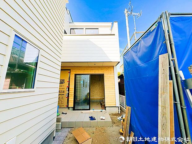 【外観写真】 細部まで計算されたデザインが、住む人の暮らしを静かに支えます。長く住み続けられる完成度の高い外観です。