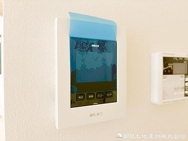 【インターホン】奥様やお子様だけでご在宅が多い方への必需品!突然の来訪も天候や時間帯に関係なく鮮明な画像で確認することが出来ます。