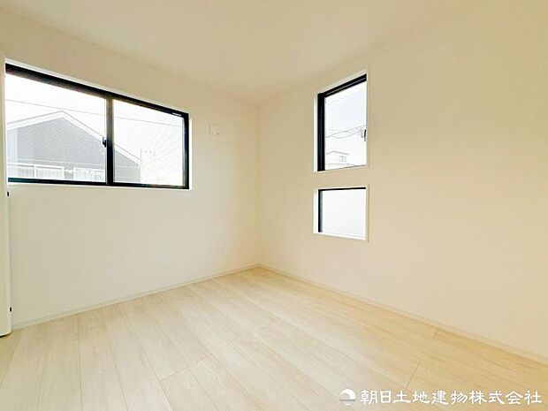 【洋室】 家族の時間も、自分だけの時間も大切にできる洋室。落ち着いた空間で、オンとオフを切り替えながら心地よくお過ごしいただけます。