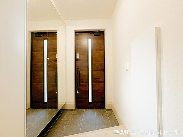 【玄関】散らかりがちな玄関にはシューズボックスもしっかりと完備されているので整理整頓が可能です。