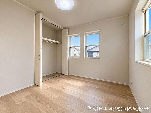 【トイレ】 落ち着いた雰囲気でまとめられたトイレ空間。毎日の使用を快適にサポートします。