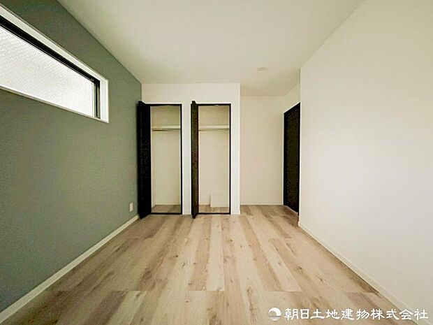 【洋室】 家族の時間も、自分だけの時間も大切にできる洋室。落ち着いた空間で、オンとオフを切り替えながら心地よくお過ごしいただけます。