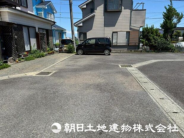 【前面道路】前面道路は車通りも少なくお車の運転が苦手な方も安心ですね。