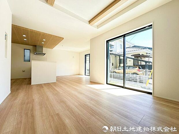 この住まいだからこそ味わえる特別な寛ぎを日常に。家族の笑顔が自然と集まり、毎日を大切に楽しめる心地よいリビングです。毎日の暮らしを特別に彩る心地よい住空間です。