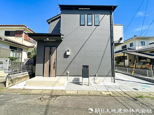 洗練された外観デザインが住む方の個性を映し、時を重ねるほど街並みに馴染む佇まい。末永く愛着を持って暮らせる住まいです。年月を重ねても美しく街に馴染む住まいです。