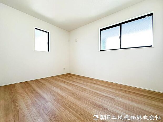 お子様の成長に合わせて机やベッドを自由に配置できる洋室。プライバシーを守りながら、自立心を育める子供部屋としても最適です。お子様の自立心を優しく育める洋室です。