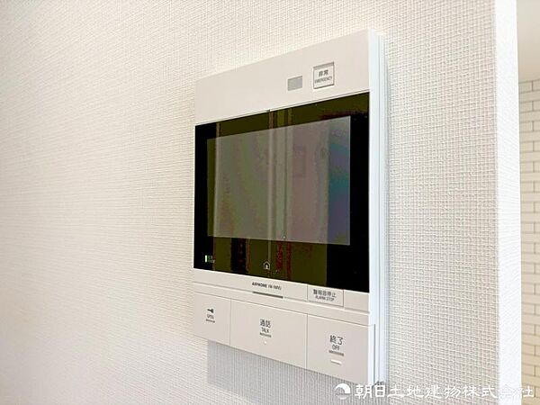 【インターホン】奥様やお子様だけでご在宅が多い方への必需品！突然の来訪も天候や時間帯に関係なく鮮明な画像で確認することが出来ます。