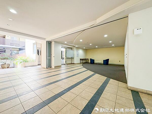 【ロビー】毎日、沢山の来訪者様、居住者様を快適に気持ちよくお過ごしいただける空間がここにはあります。