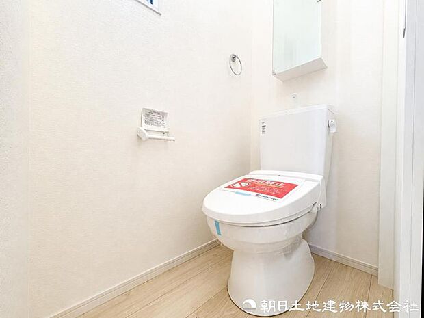 【トイレ】 落ち着いた雰囲気でまとめられたトイレ空間。毎日の使用を快適にサポートします。