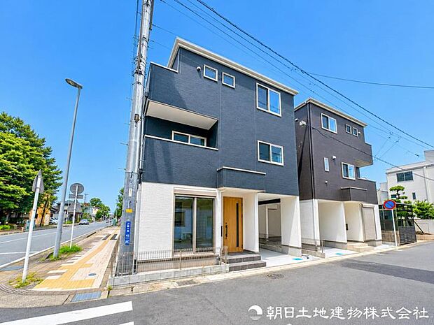 【外観写真】 周囲の環境と美しく馴染む外観フォルム。住宅街の中で程よい存在感を放ち、安心感のある住環境を形成しています。
