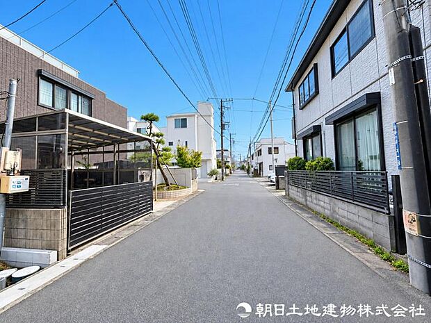 【前面道路】車通りも少なく小さなお子様がいるご家庭でも安心です