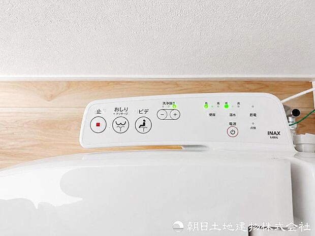 【ウォシュレット】温水洗浄機能と暖房便座を備えたウォシュレットを採用。快適性はもちろん、清潔で安心感のある毎日を支える、暮らしに欠かせない設備です。