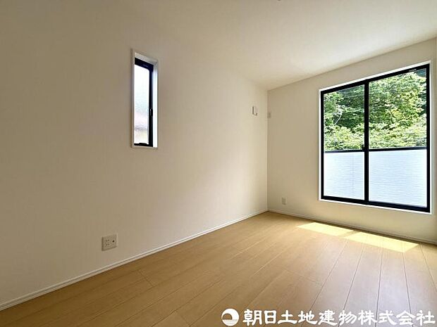 【洋室】お気に入りの家具や小物に囲まれたお部屋はとても居心地の良い空間になりますね