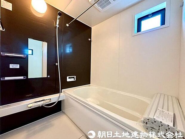 【浴室】冬の予備暖房でヒートショックなど温度差による身体への影響も軽減。家族全員の健康も守るシステムバスです