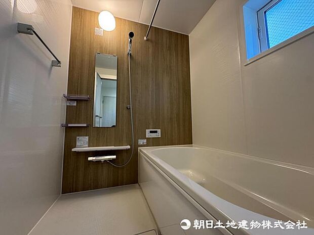 【浴室】冬の予備暖房でヒートショックなど温度差による身体への影響も軽減。家族全員の健康も守ります。